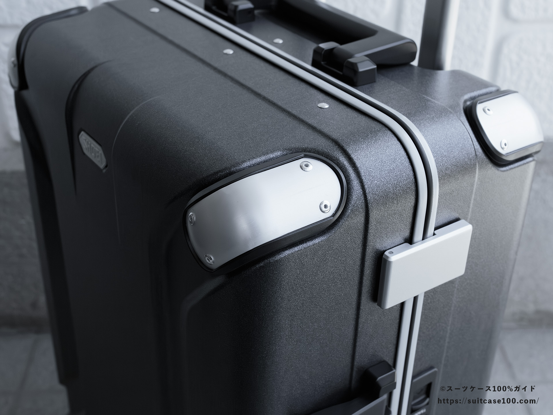SHOEI スーツケース X-CORE 外観レビュー コーナーパッド