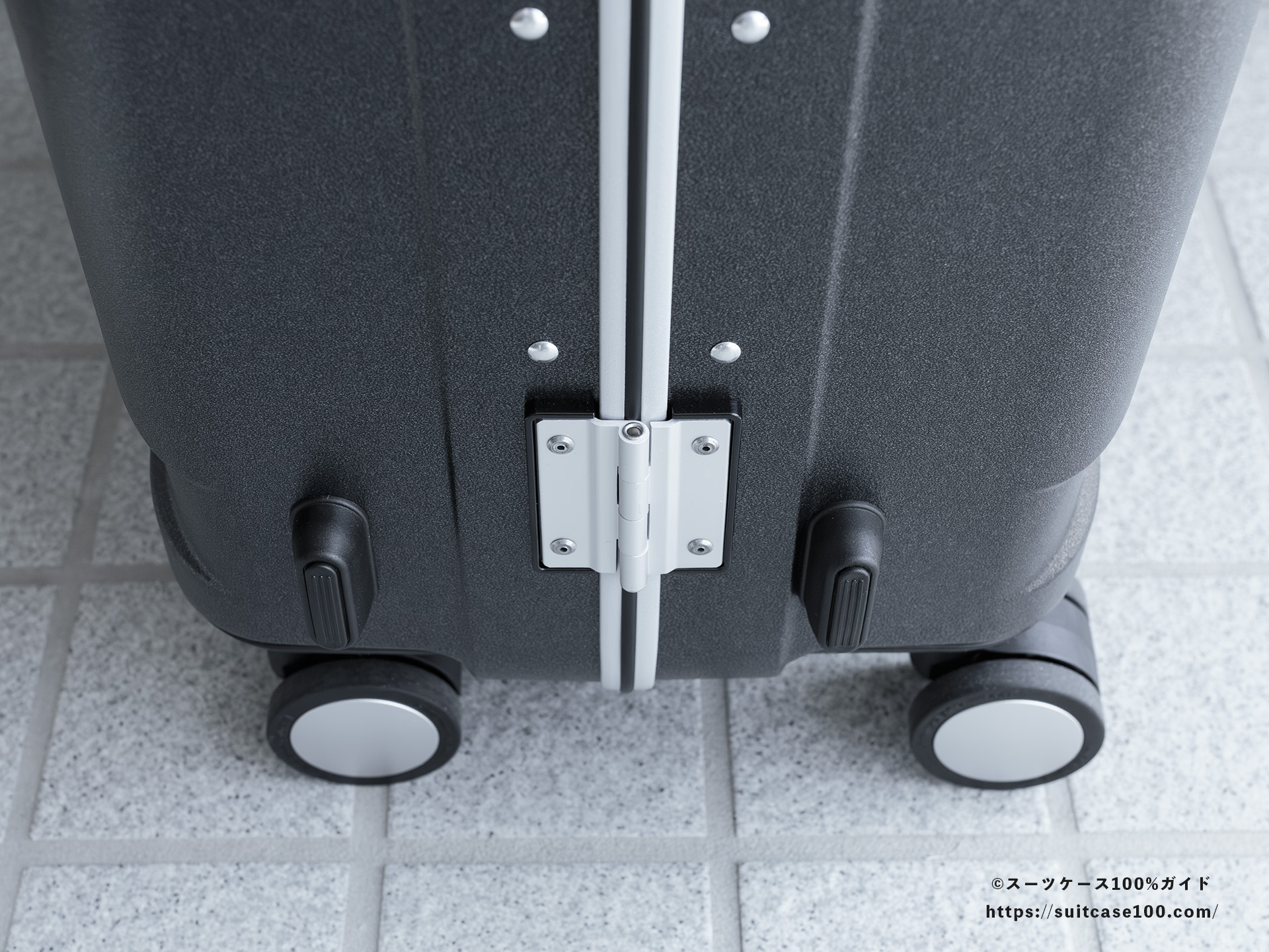 SHOEI スーツケース X-CORE 外観レビュー 底鋲 下側