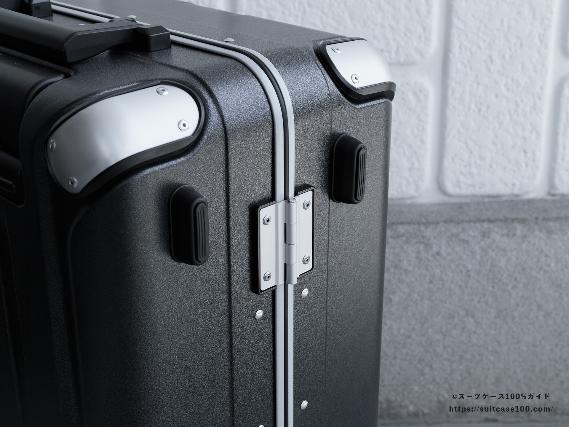 SHOEI スーツケース X-CORE 外観レビュー 底鋲 上側