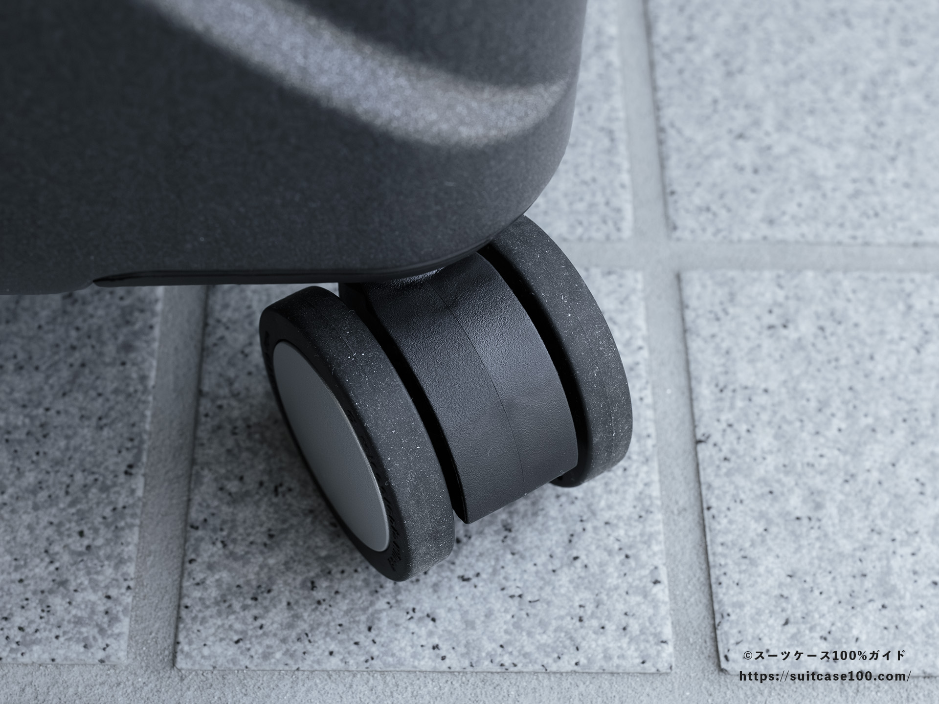 SHOEI スーツケース X-CORE キャスターレビュー 上から見た図