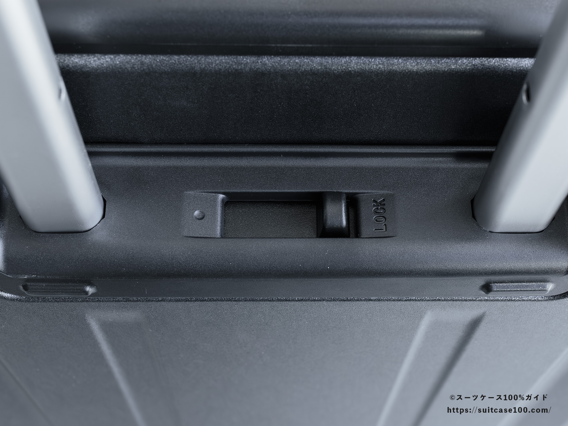 SHOEI スーツケース X-CORE キャスターストッパーレビュー ロック状態