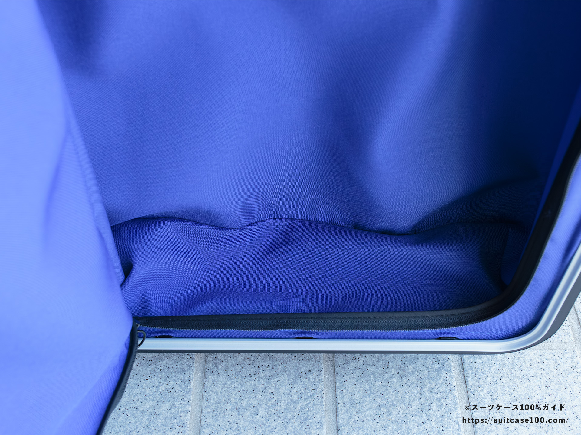 SHOEI スーツケース X-CORE 内装レビュー 右側下部拡大