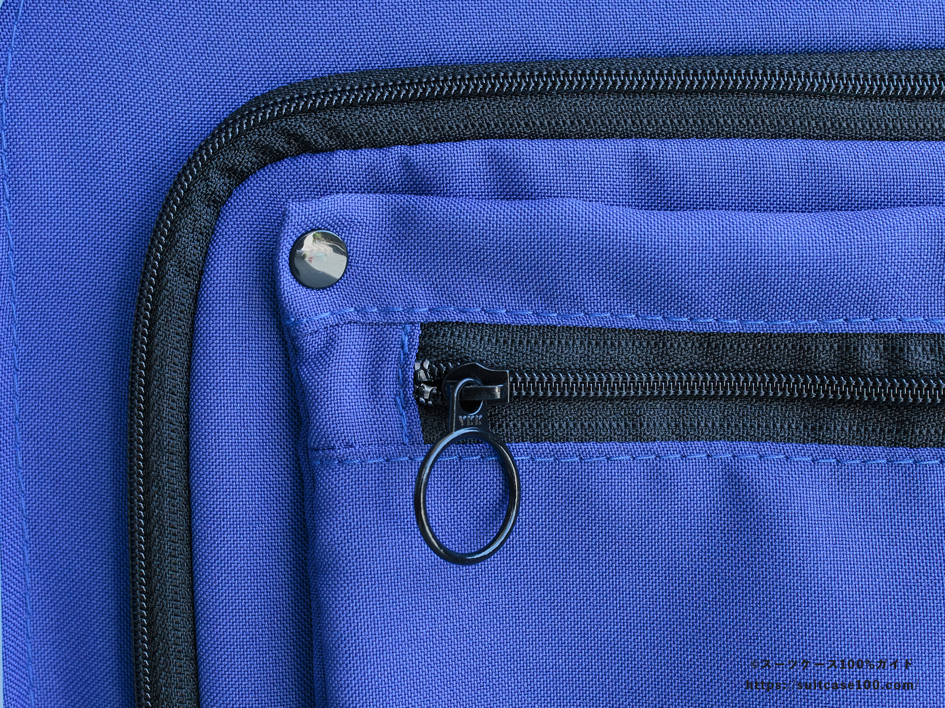 SHOEI スーツケース X-CORE 内装レビュー 左側仕切りのポケットのファスナー拡大