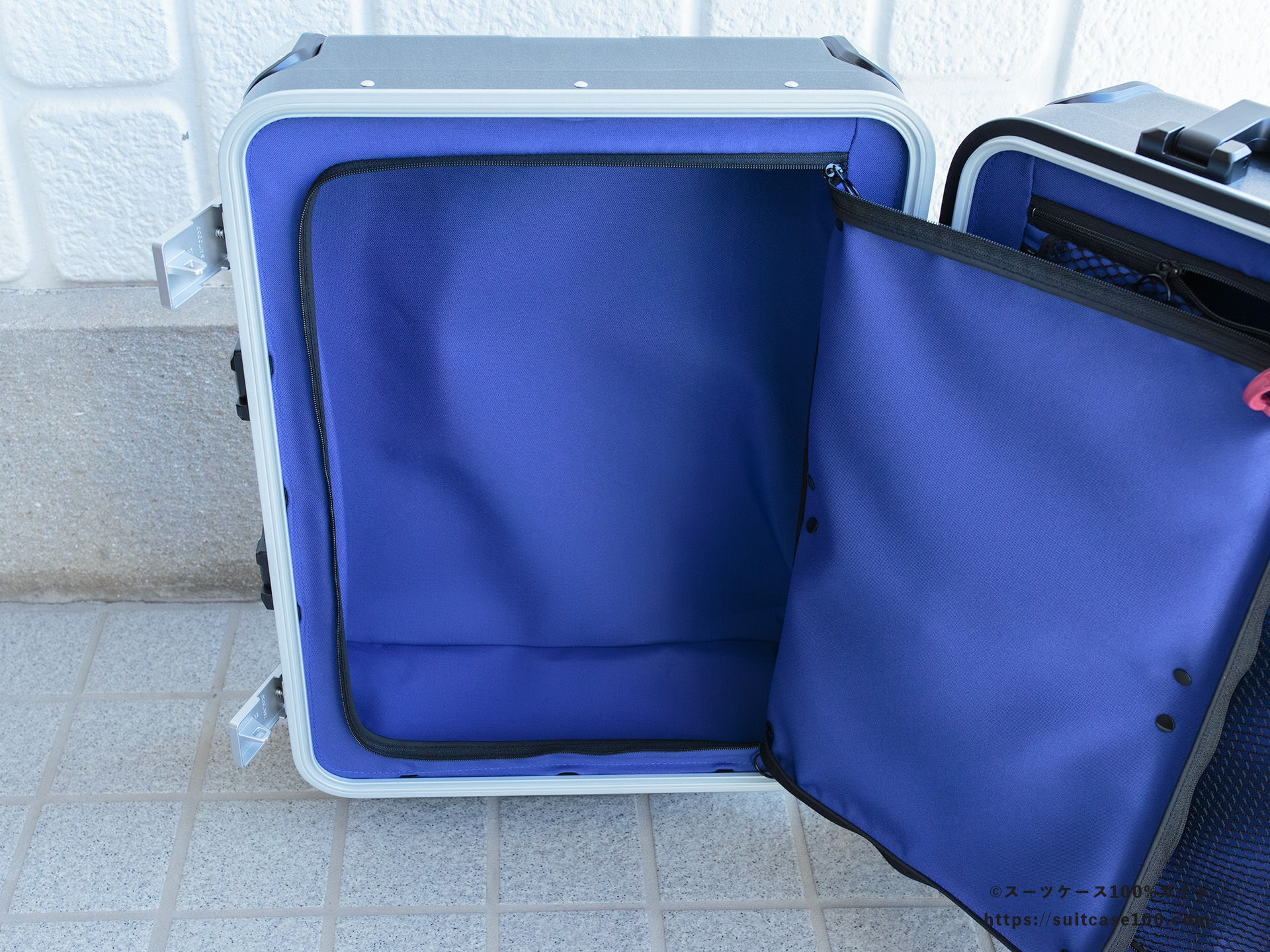 SHOEI スーツケース X-CORE 内装レビュー 左側仕切りを開けた図