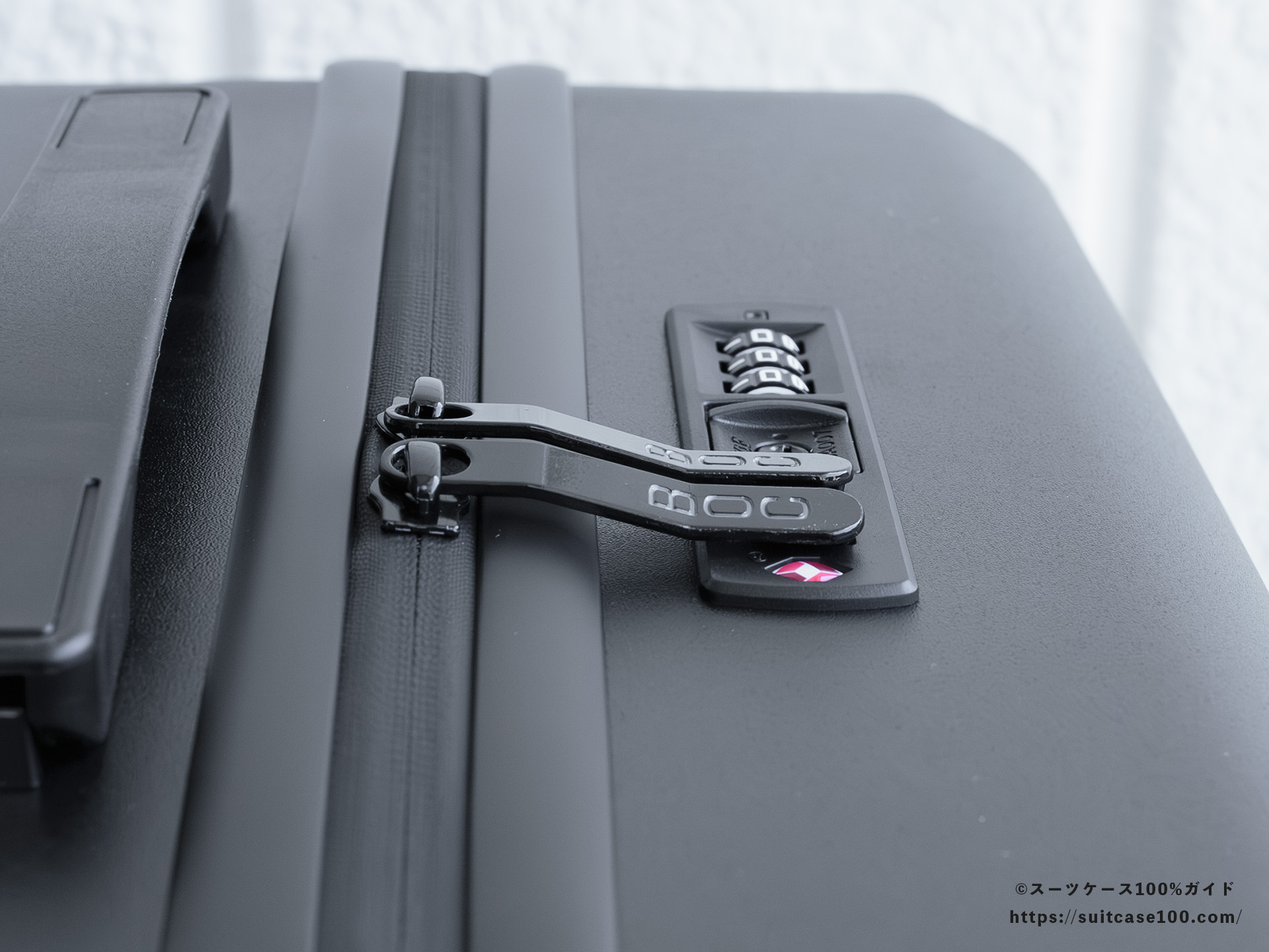 ROOKLYN OUTDOOR COMPANY The Jet Carry TSAロックレビュー 真横から見た図