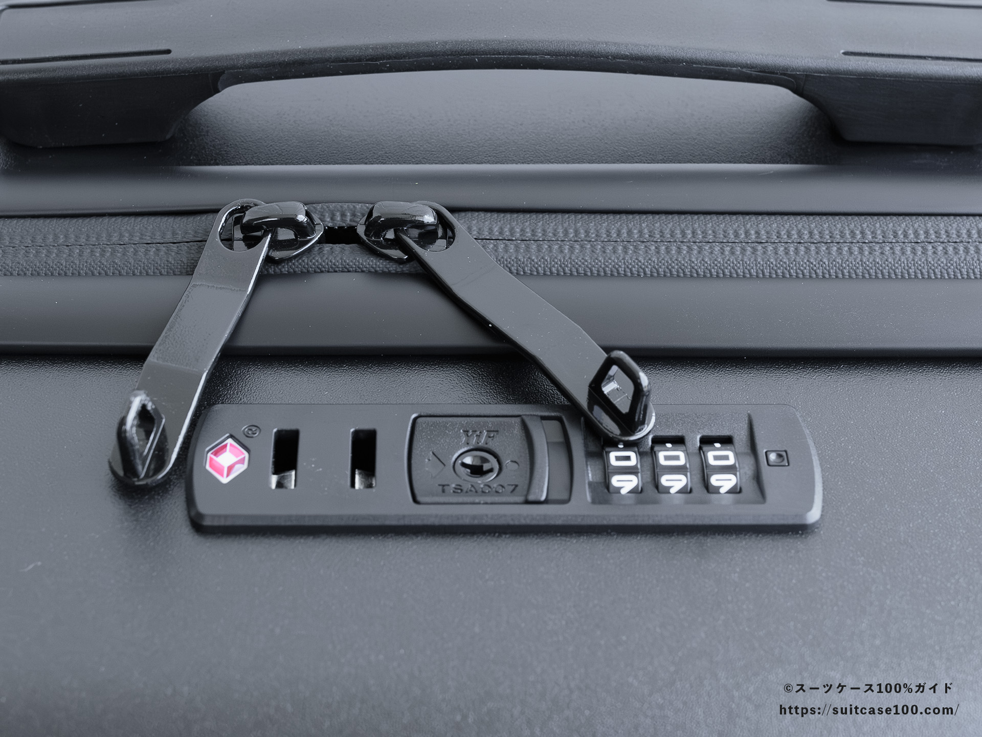 ROOKLYN OUTDOOR COMPANY The Jet Carry TSAロックレビュー ロックを外した状態