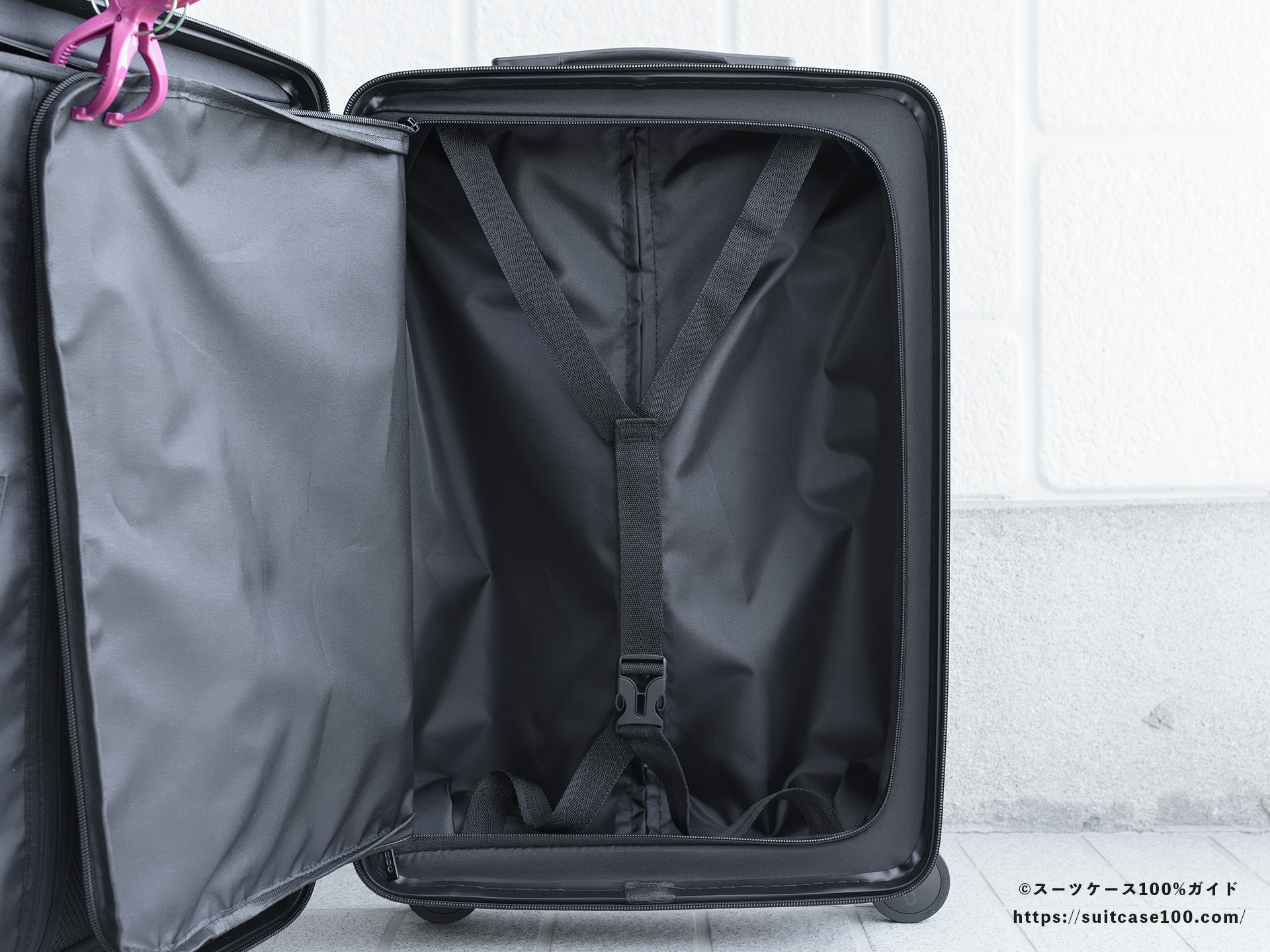 ROOKLYN OUTDOOR COMPANY The Jet Carry 内装レビュー 右側仕切りを開けた図