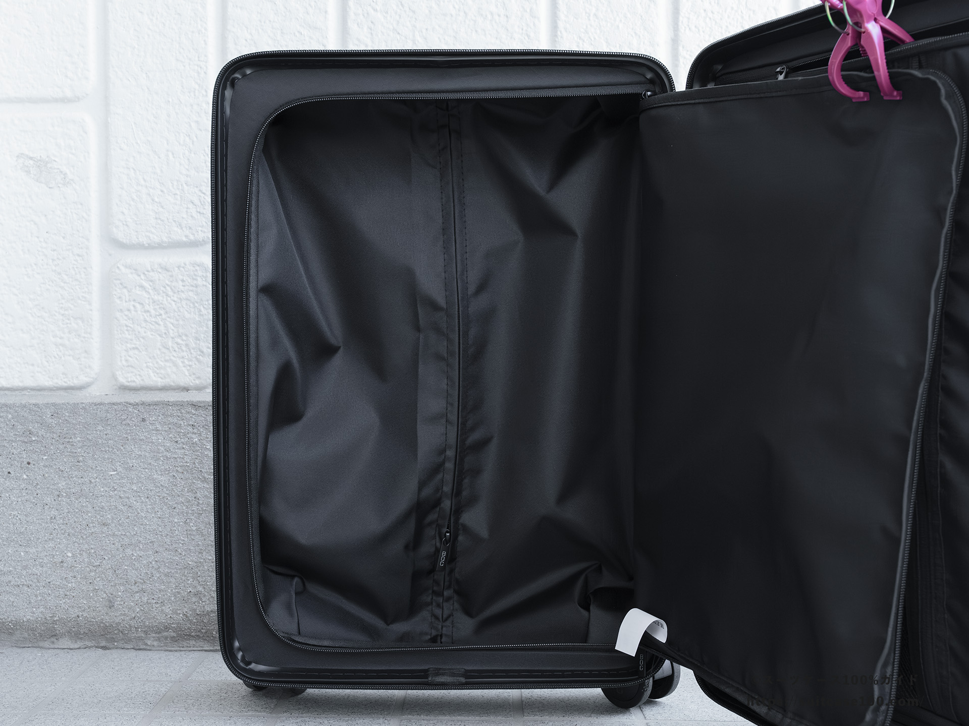 ROOKLYN OUTDOOR COMPANY The Jet Carry 内装レビュー 左側仕切りを開けた図