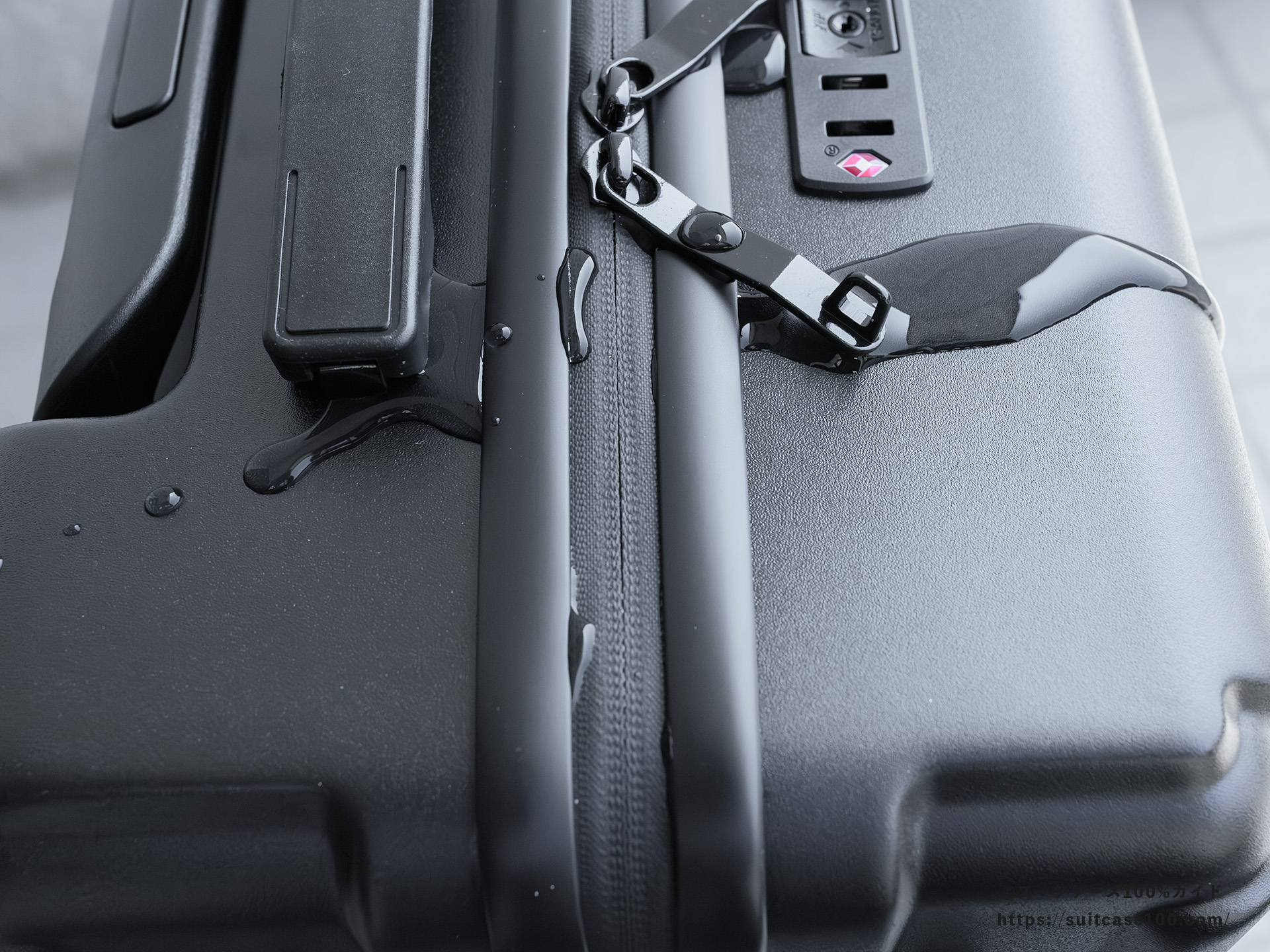 ROOKLYN OUTDOOR COMPANY The Jet Carry 止水ファスナーレビュー 水をかけての防水性検証