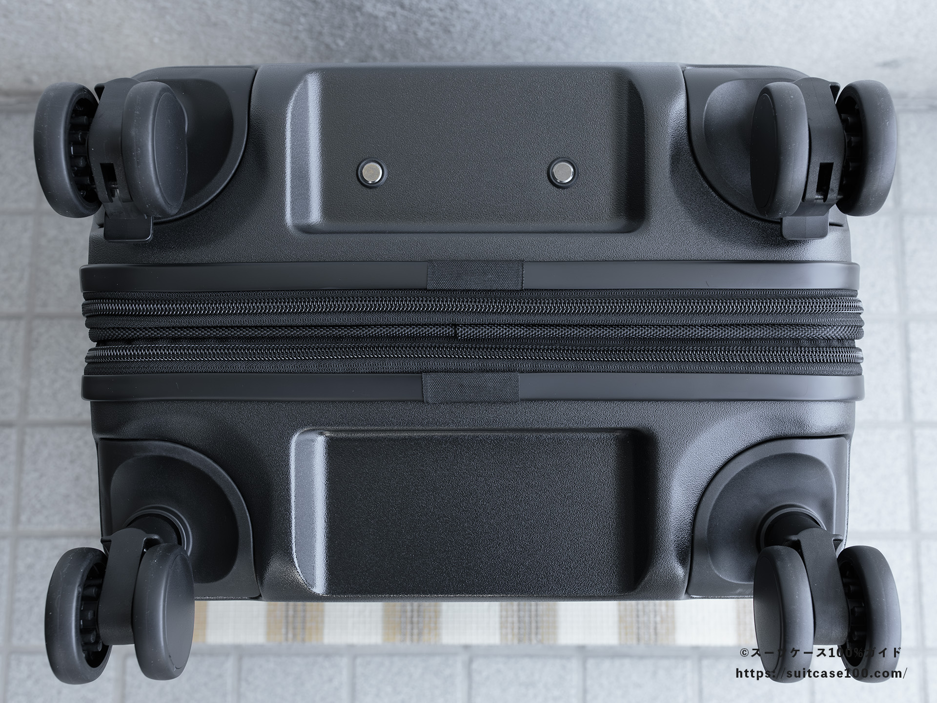 エレコム スーツケース BM-XSC01 外観レビュー 底面