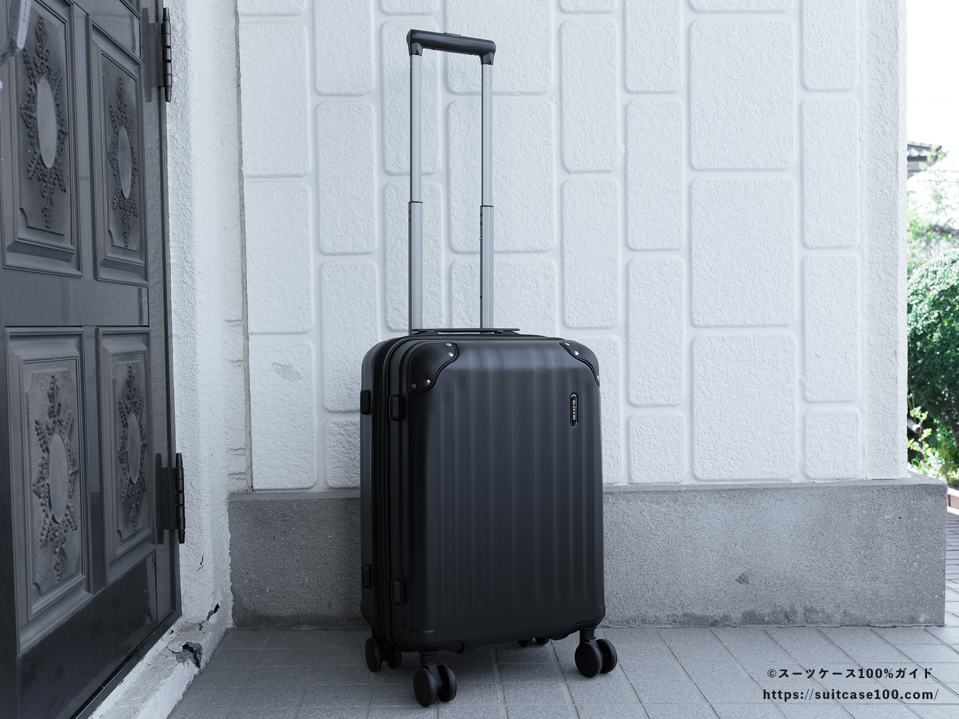 エレコム スーツケース BM-XSC01 外観レビュー キャリーハンドルを伸ばした全体図