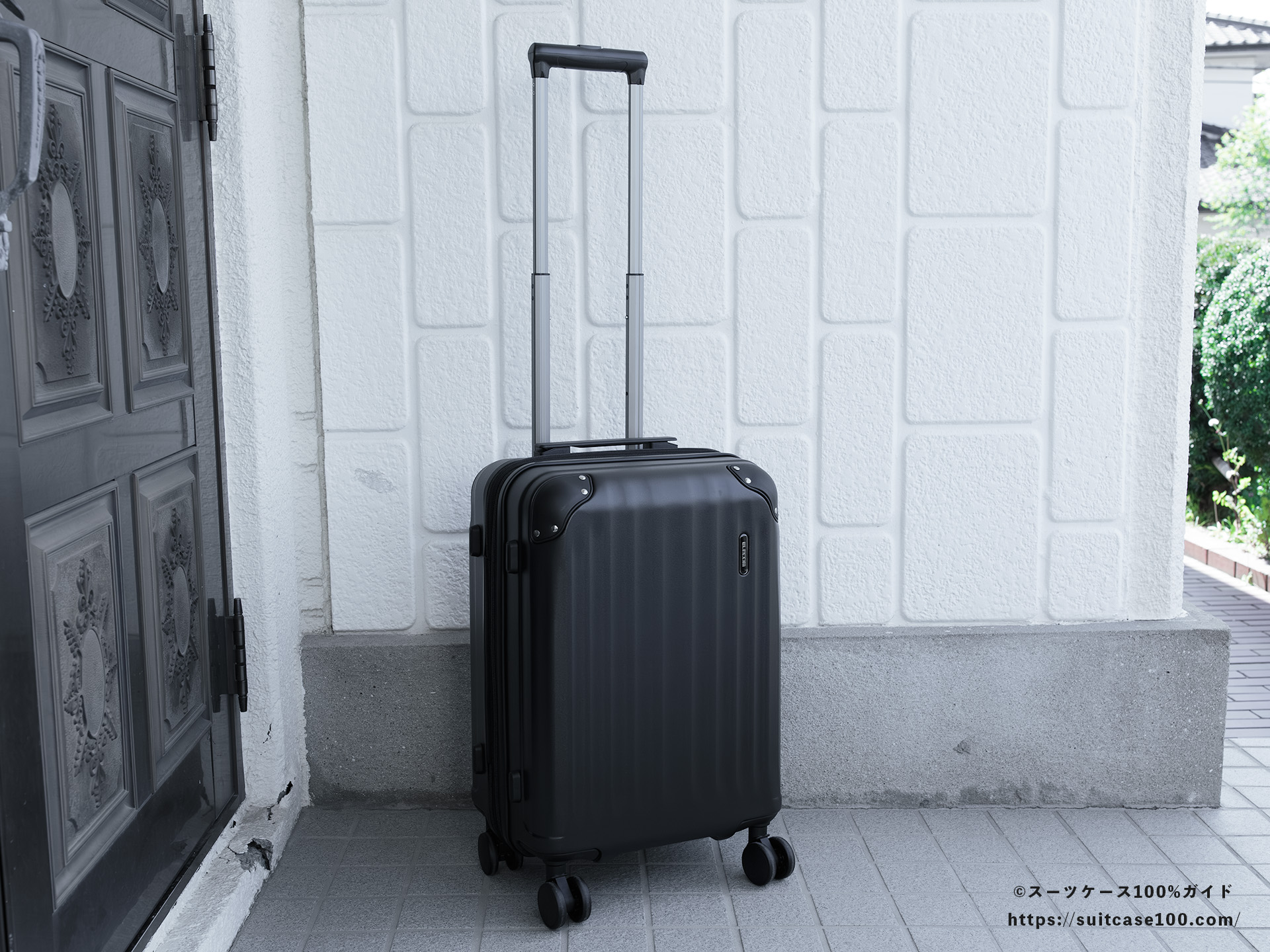 エレコム スーツケース BM-XSC01 外観レビュー キャリーハンドルを伸ばした全体図