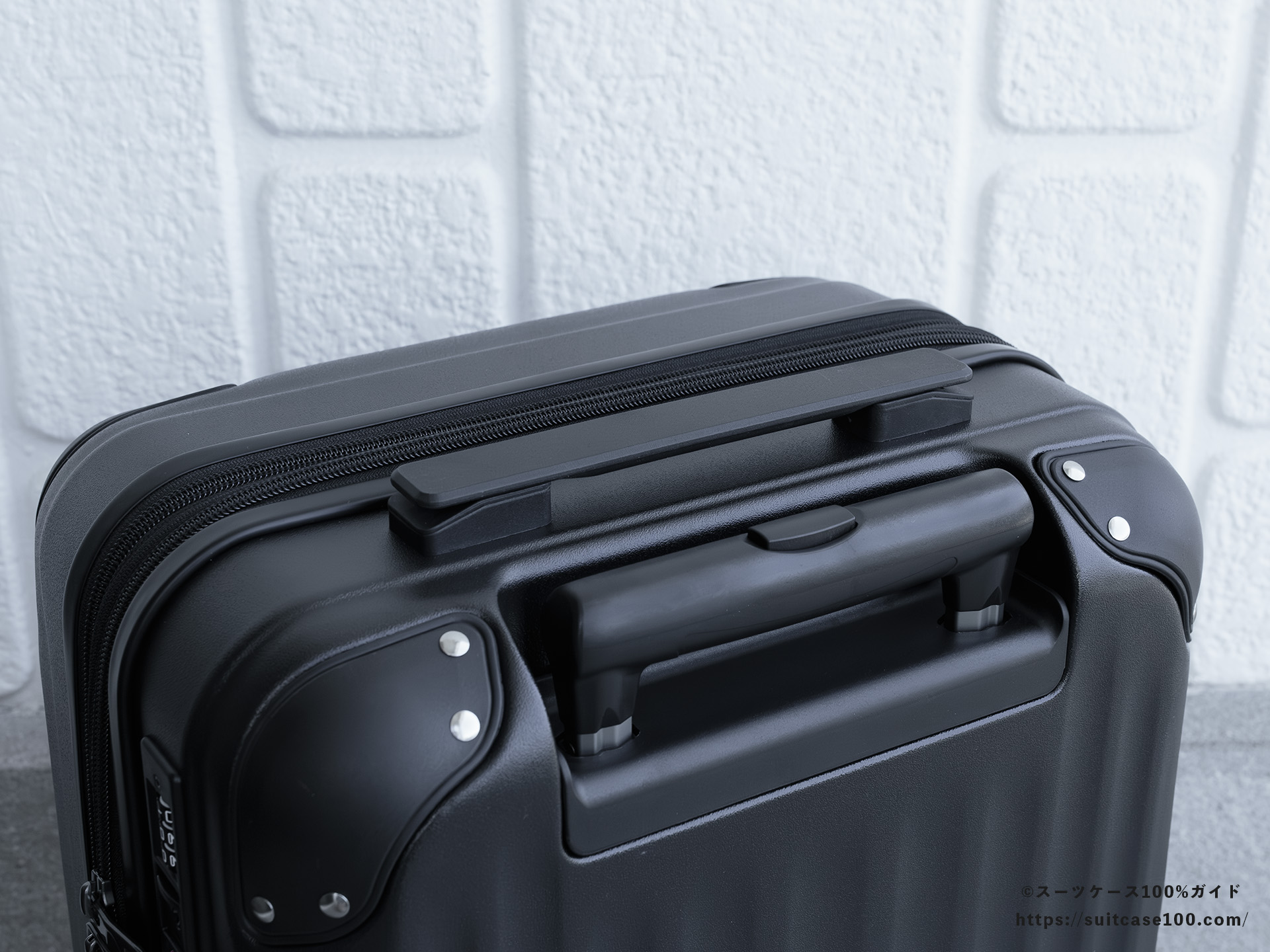 エレコム スーツケース BM-XSC01 トップハンドルレビュー 斜めから見た図