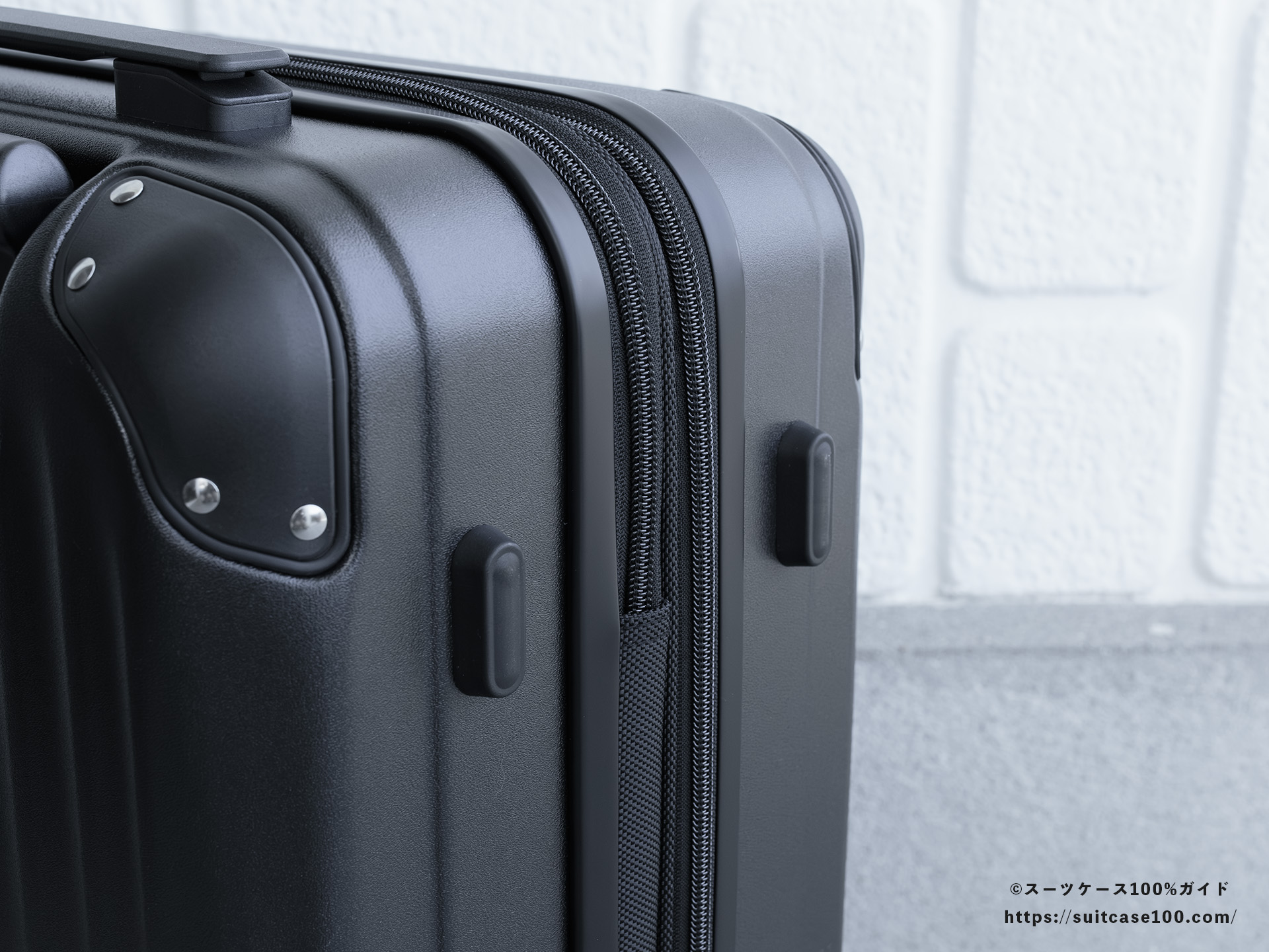 エレコム スーツケース BM-XSC01 外観レビュー 底鋲上側