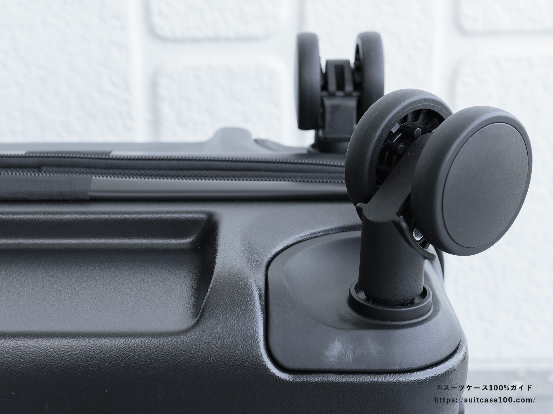 エレコム スーツケース BM-XSC01 外観レビュー キャスター