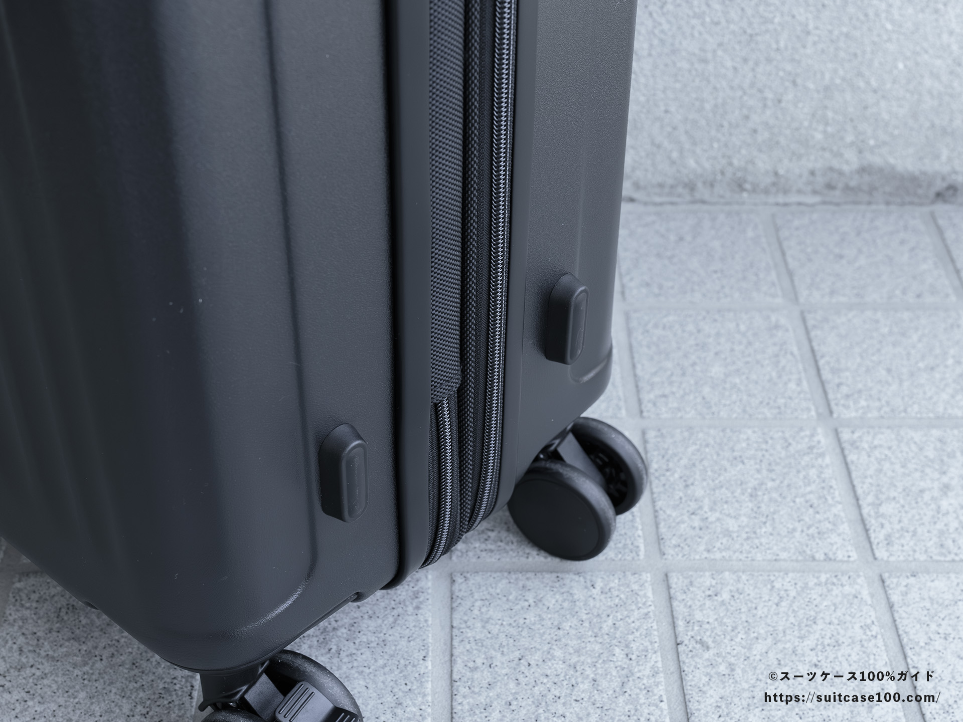エレコム スーツケース BM-XSC01 外観レビュー 底鋲下側