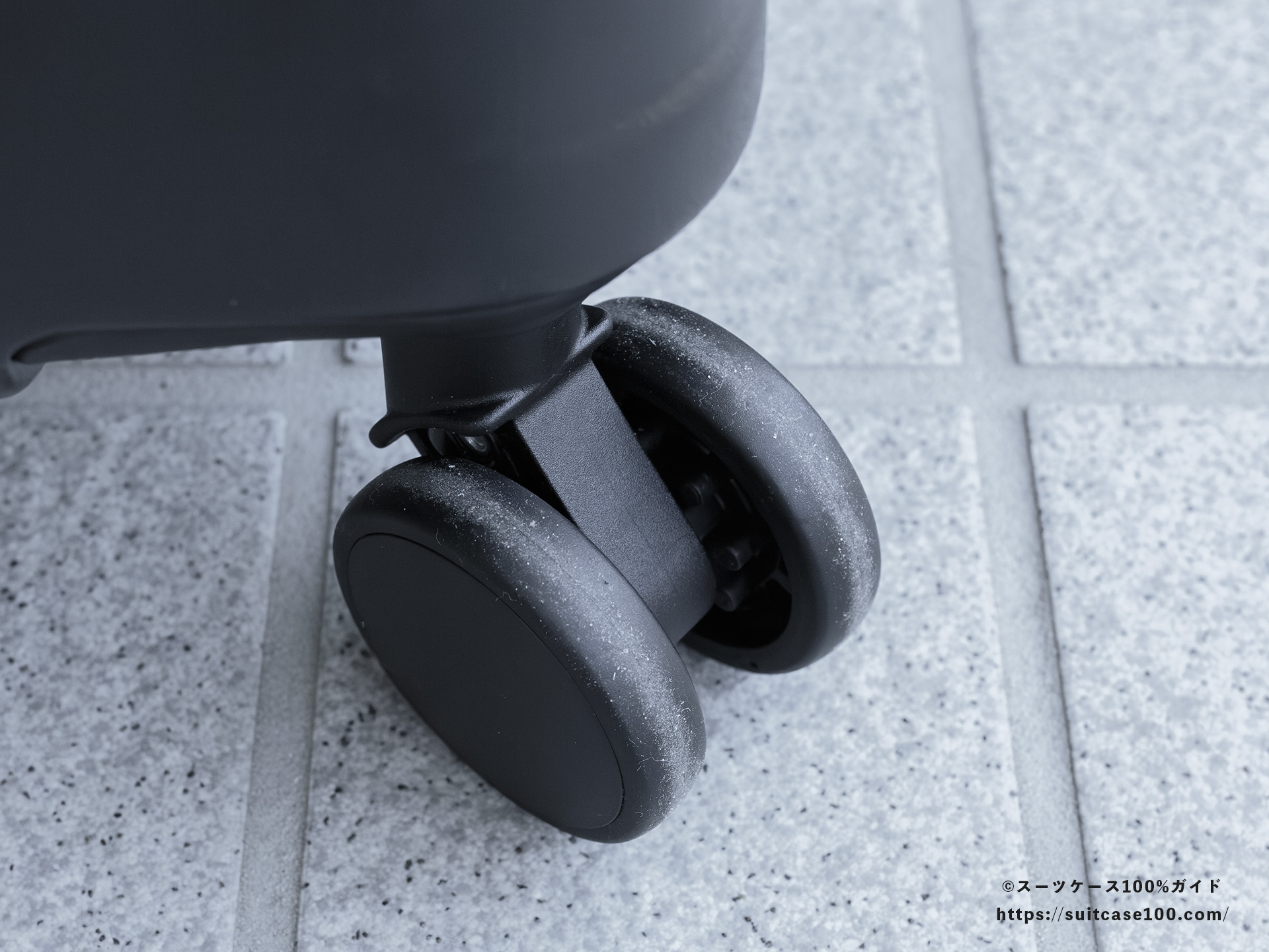 エレコム スーツケース BM-XSC01 キャスターレビュー 上から見た図