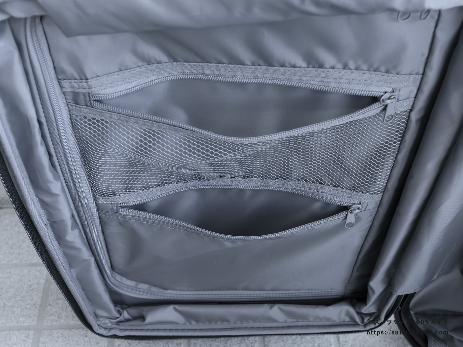 エレコム スーツケース BM-XSC01 内装レビュー 左側仕切りのポケットを開けた図