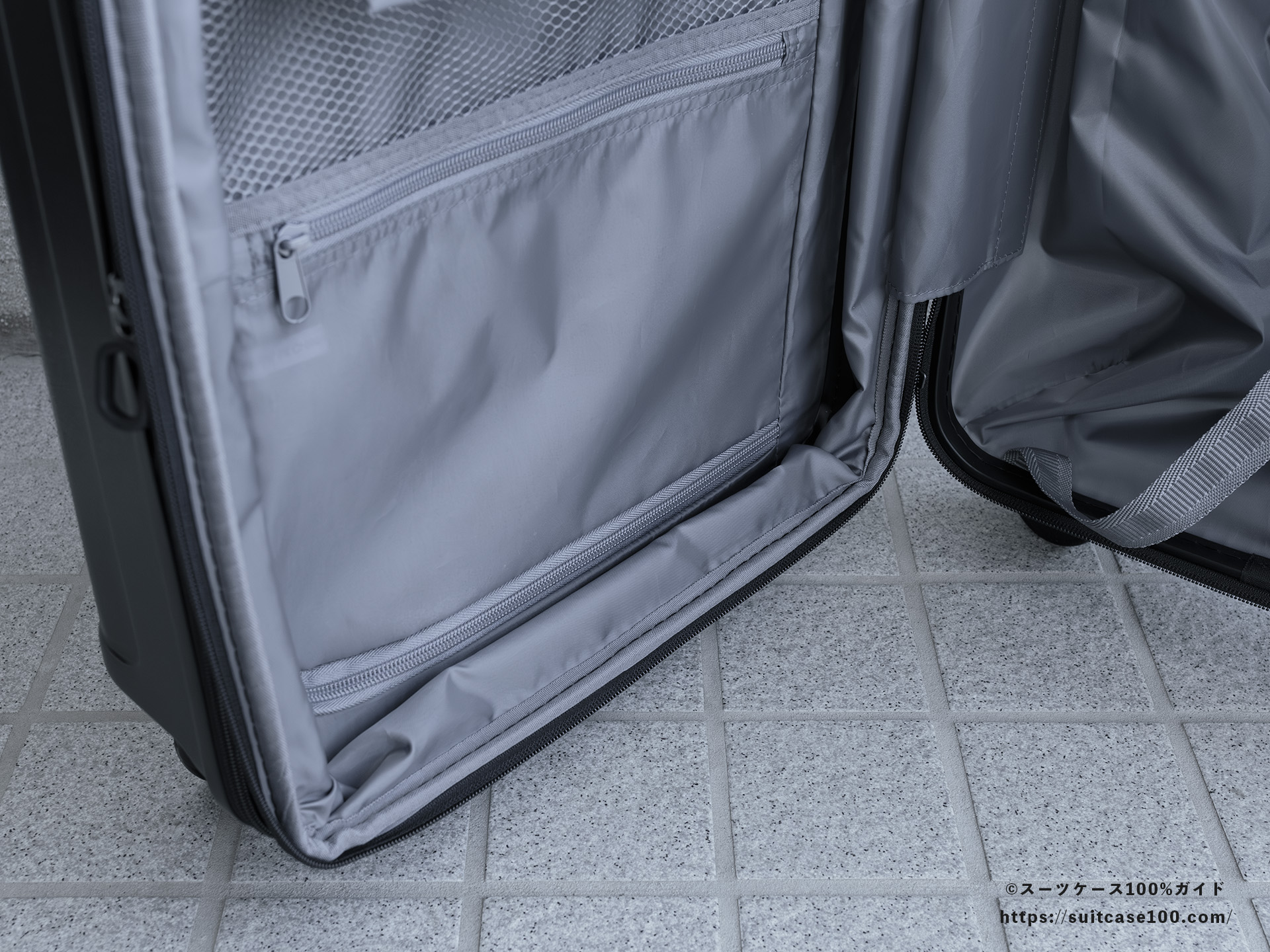 エレコム スーツケース BM-XSC01 内装レビュー 左側仕切り 容量拡張部の生地のたるみ