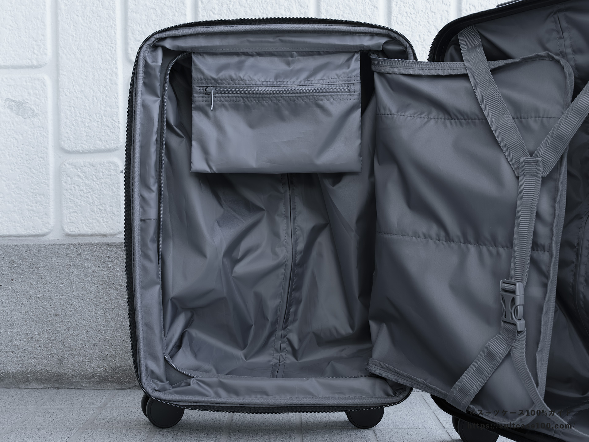 エレコム スーツケース BM-XSC01 内装レビュー 左側仕切りを開けた図