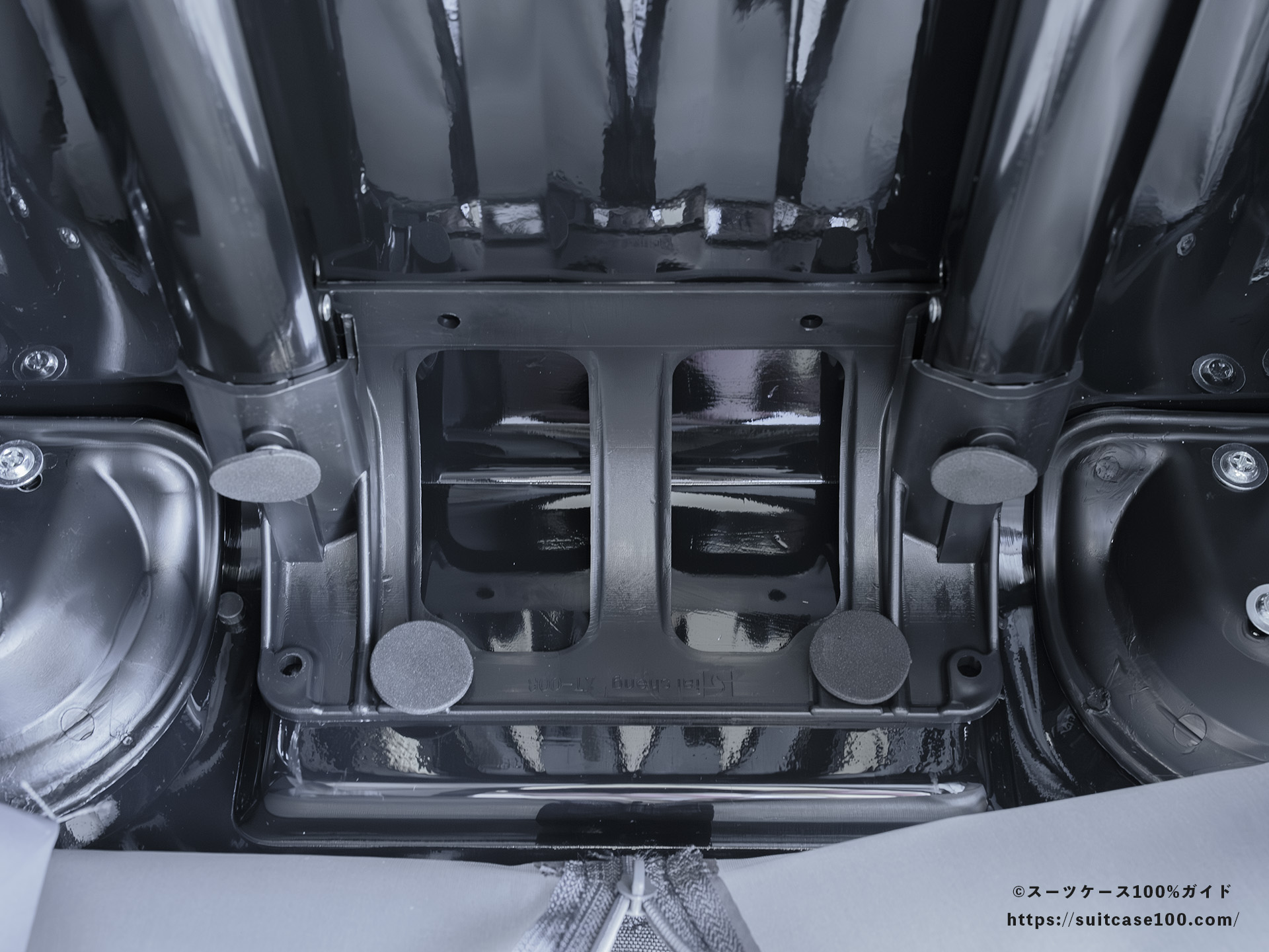 エレコム スーツケース BM-XSC01 内部レビュー キャリーバー固定部