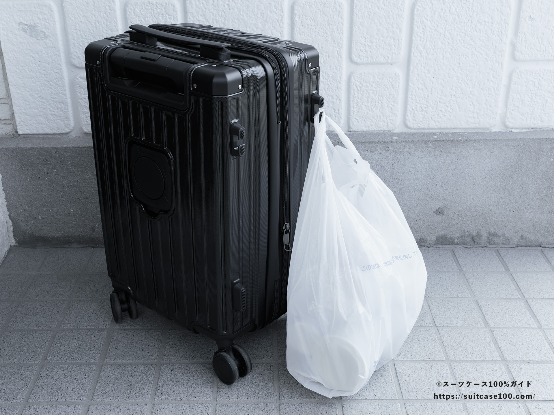 ATORREK 荷物をかけるフックレビュー(側面) Mサイズのレジ袋をかけた図