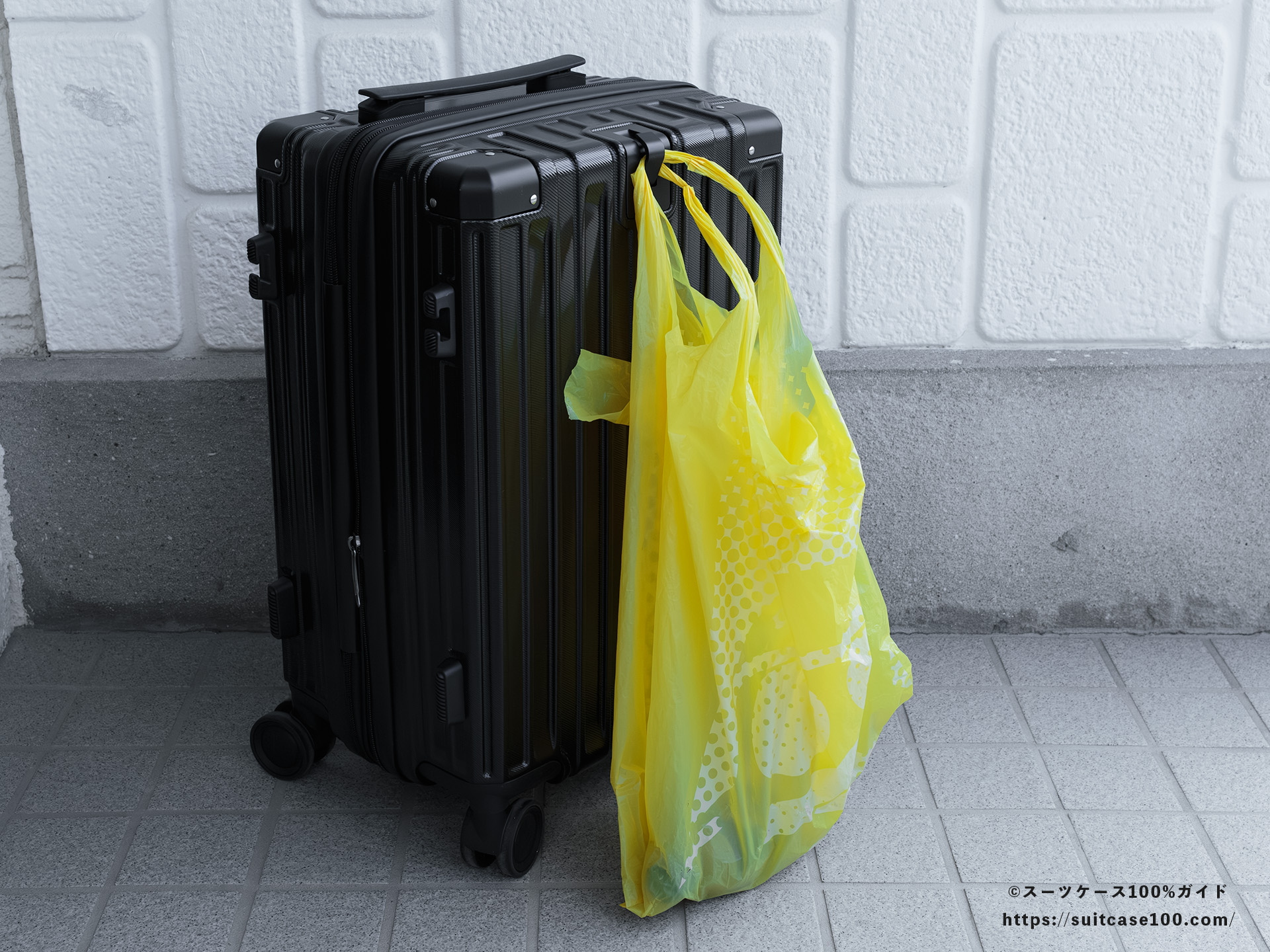 ATORREK 荷物をかけるフックレビュー(正面) Lサイズのレジ袋をかけた図