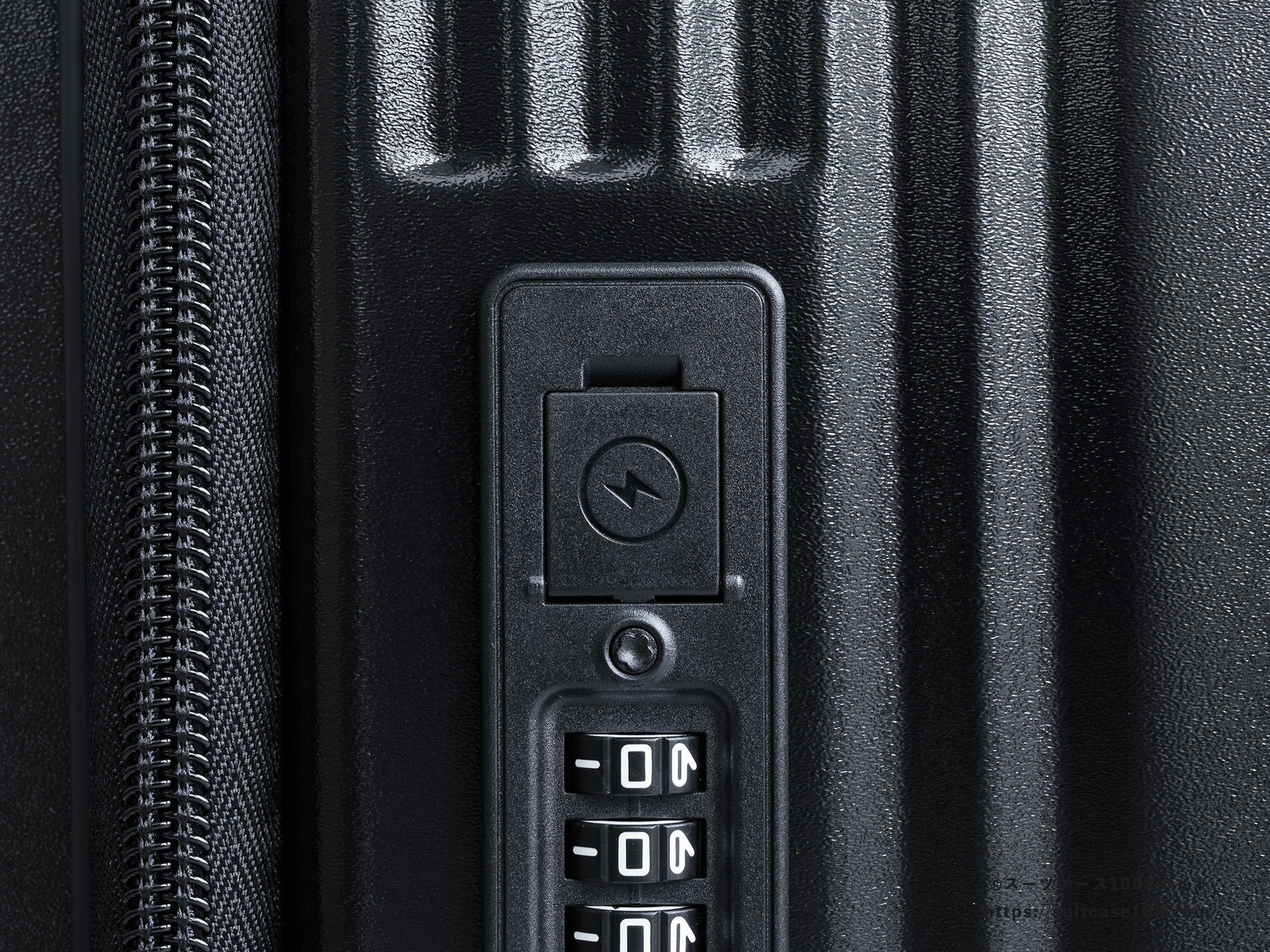 SKYFLY(スカイフライ) Z067 USBポートレビュー 蓋をしている状態