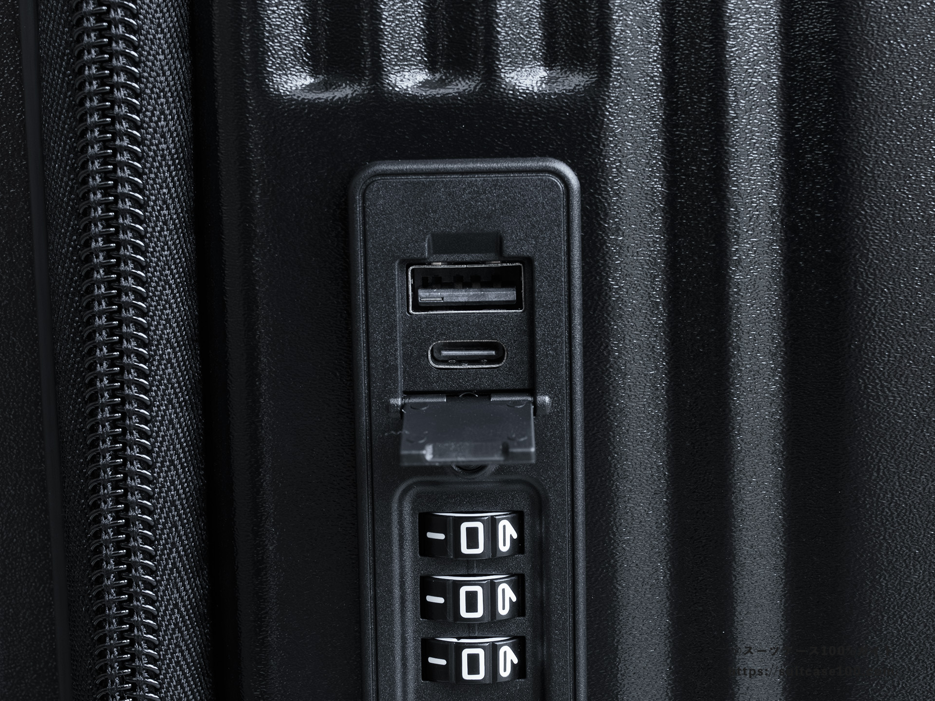 SKYFLY(スカイフライ) Z067 USBポートレビュー 蓋を開けた状態