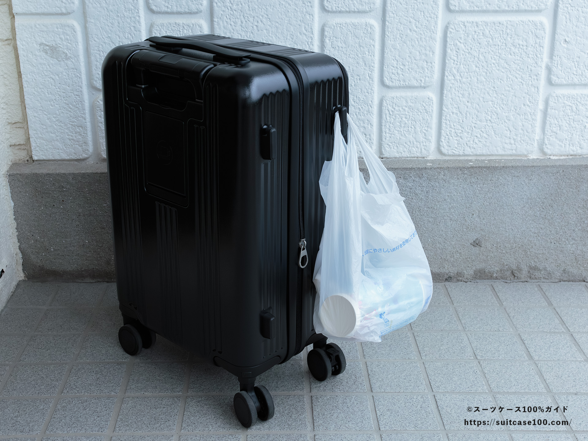 SKYFLY(スカイフライ) Z067 荷物をかけるフックレビュー Sサイズのレジ袋をかけた図