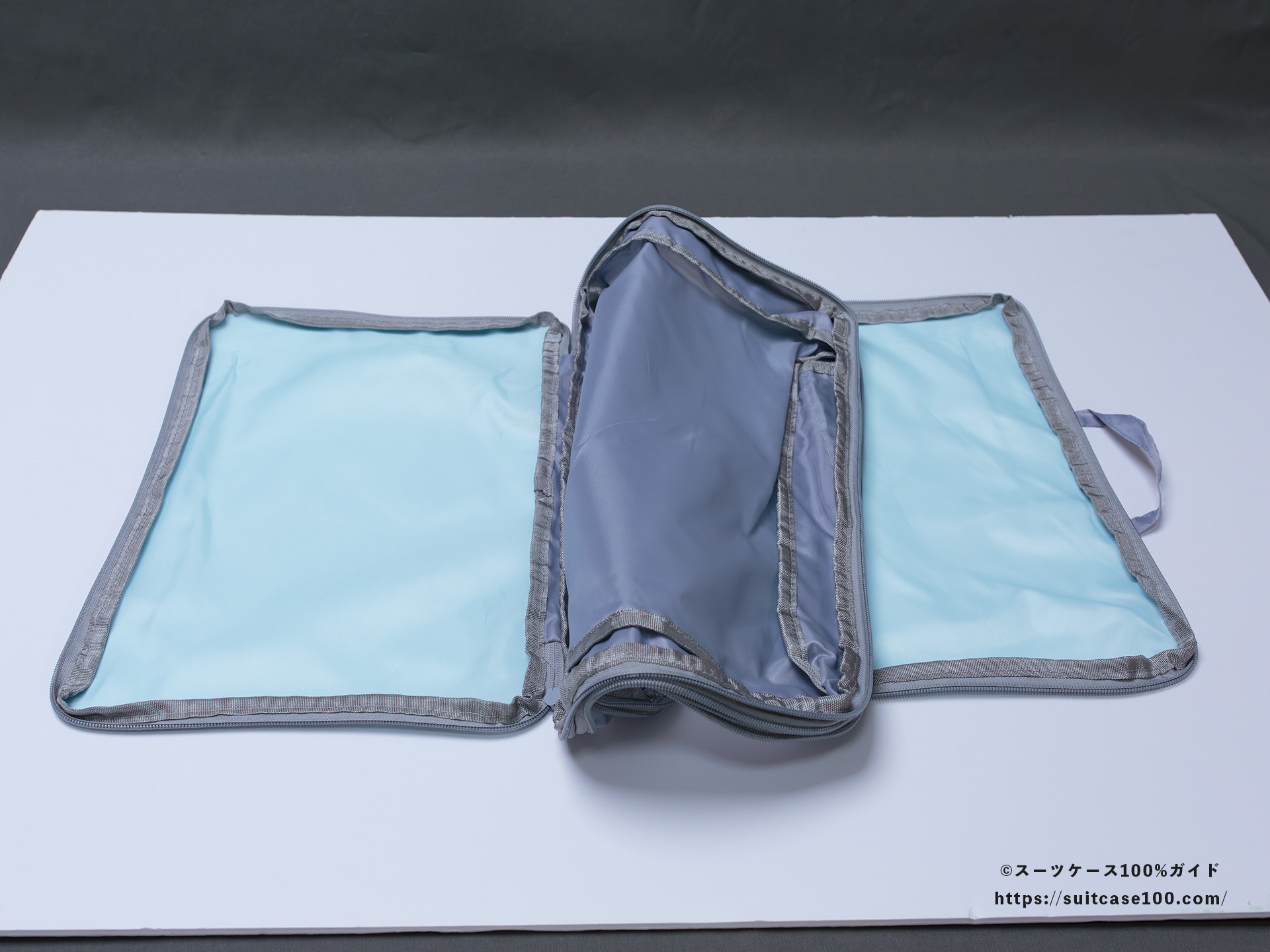 ダイソー GirlsAward× FINEBOYSコラボモデル 圧縮できるトラベル収納ケース レビュー 収納面を開けた全体図