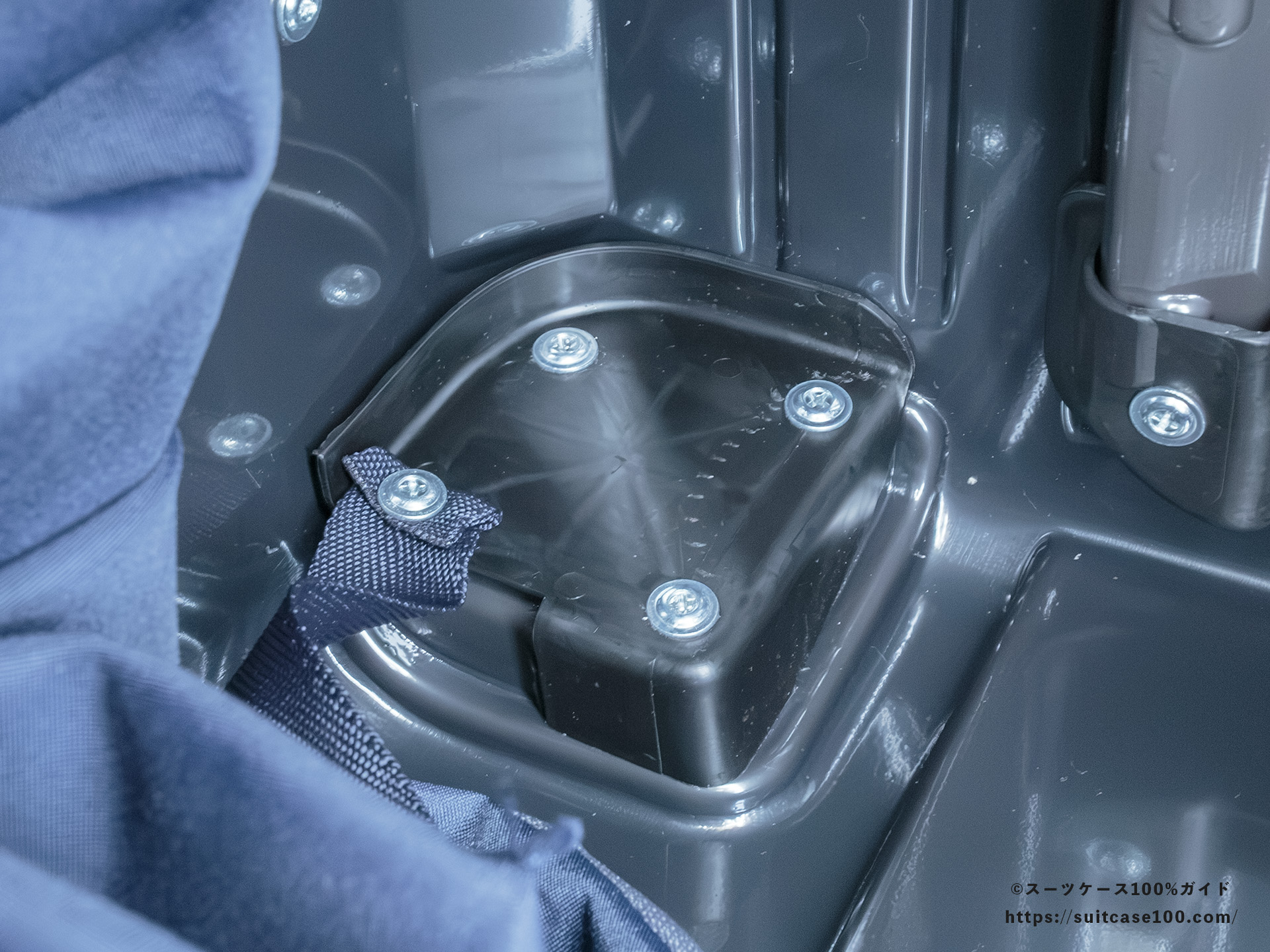 フリクエンター LIEVE コンテナ型(1-731) 内部レビュー キャスター固定部