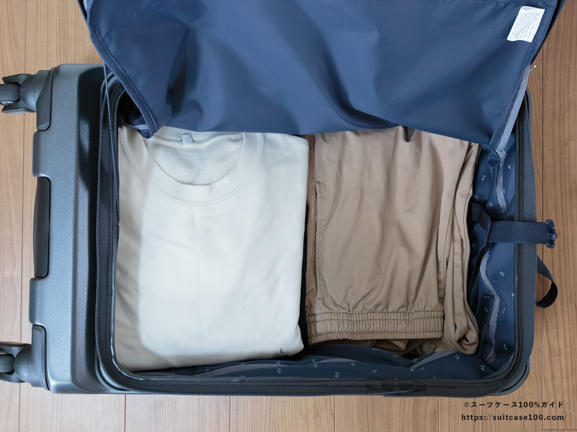 フリクエンター LIEVE コンテナ型(1-731) レビュー 実際に荷物を入れてみた LサイズのメンズスウェットとメンズのLサイズのズボンを入れた図